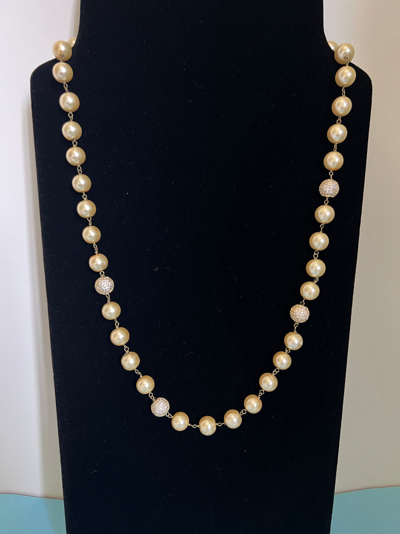 Pearl string with diamond beads
