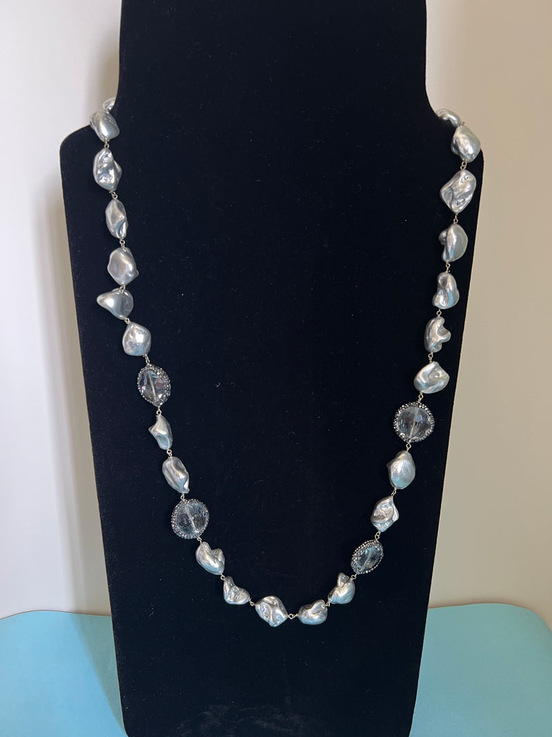 Uneven Pearl string with shimmer beads