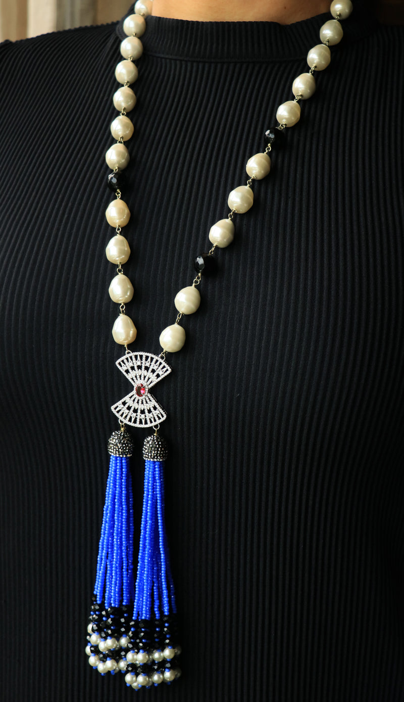Tassel neckpiece with pendent