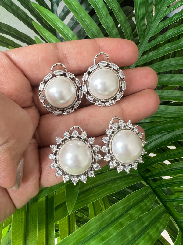 Round studs with pearl