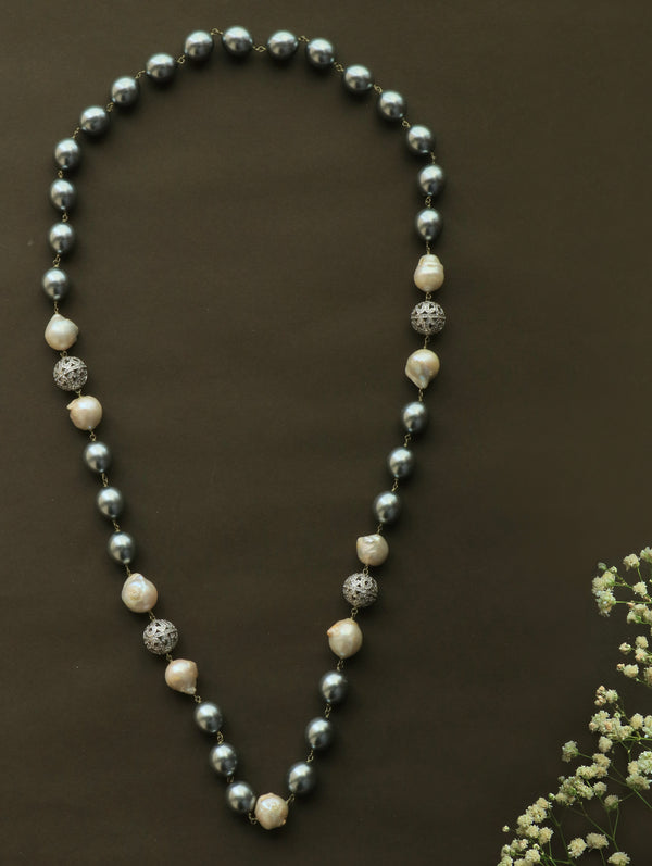 Grey & Baroque Pearl string with diamond beads